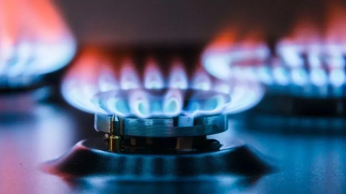 Gas